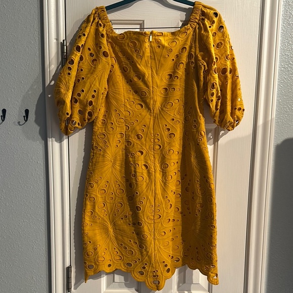 Trina Turk Sweet Off Shoulder Eyelet Dress Yellow Women’s 4 Resortwear Sun Dress - Picture 4 of 8